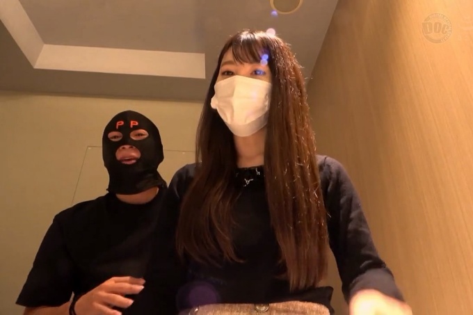 介绍一位惊人的美女♪此外,她还拥有巨乳和坚挺美丽的臀部的理想身材♪【干净利落的美女个人拍摄】 - 静香