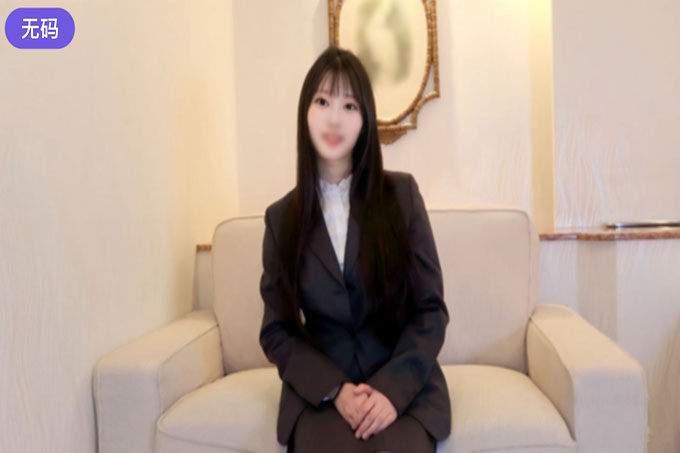 【FC2】给找工作的淫荡美女打电话，穿着衬衫给她做脸部护理！
