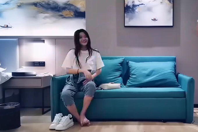 舞蹈院校活泼可爱的气质美女,激烈抽插,扛着美腿狂干不止,惨叫不断